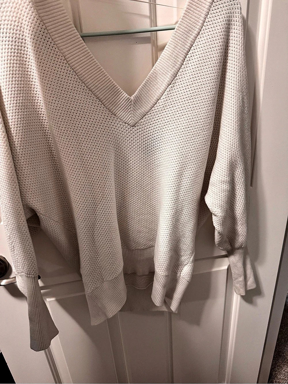 Express V-Neck Sweater in White Size Small Like New